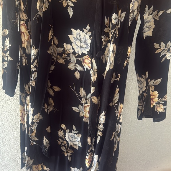 Flynn skye long kimono with 2 button closure size S - Picture 4 of 5